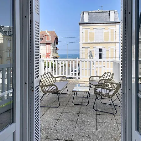 Vue Avec Terrasse Ensoleillee * Кабур