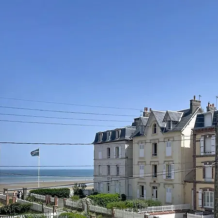 Vue Avec Terrasse Ensoleillee Кабур