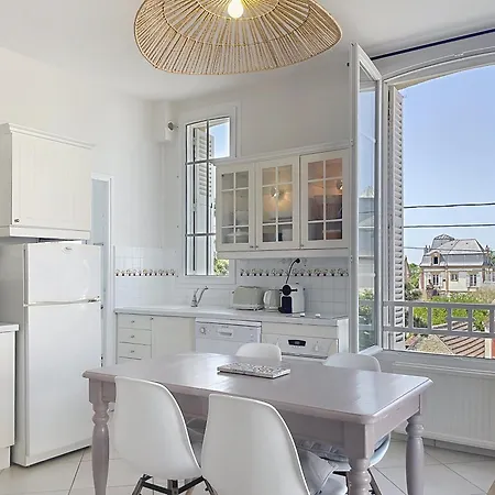 Vue Avec Terrasse Ensoleillee Апартаменты *