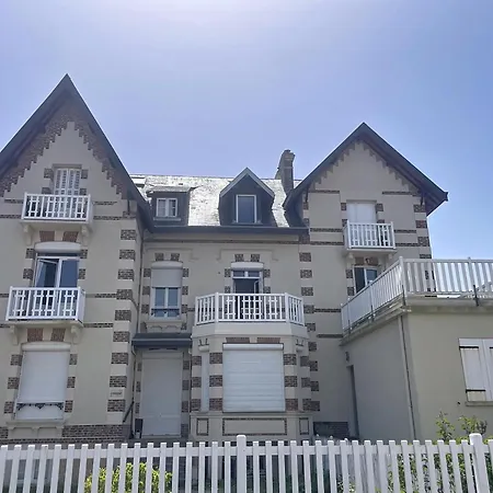 Vue Avec Terrasse Ensoleillee Апартаменты *